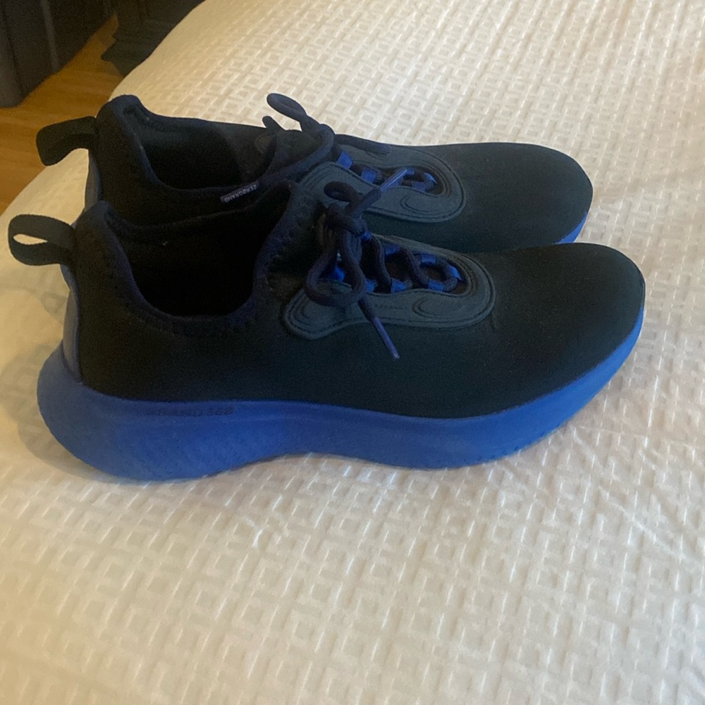 Cole Haan shoes mens but unisex: mens 7.5 womens 9.5